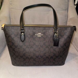 NWT COACH Gallery Tote Bag In Signature Canvas